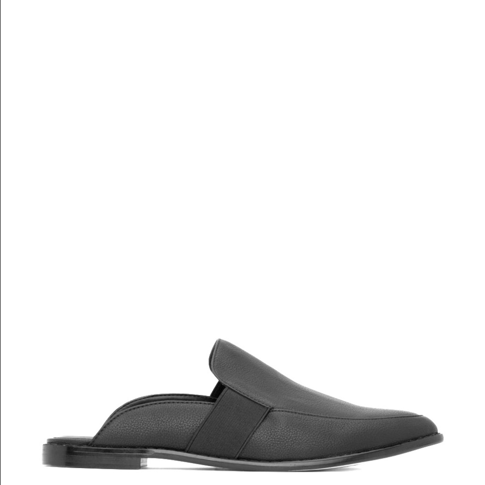 Like new Matt & Nat Black flat slip-ons